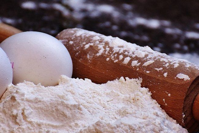 Ленивые пирожки с яйцами и зеленым луком: быстрое и вкусное угощение