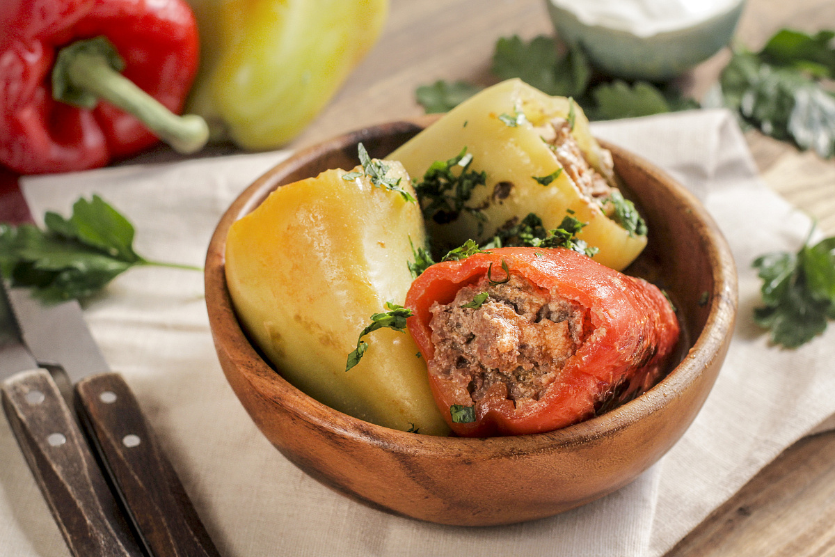 Фаршированные перцы с говядиной и булгуром: традиционный рецепт с современным акцентом