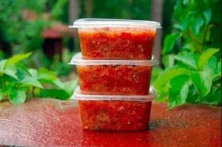 Необычный и ароматный соус: быстрое приготовление и возможность хранения на зиму