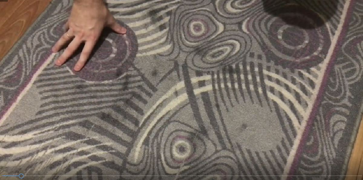 Как быстро и эффективно вернуть ковру первозданный вид: проверенный метод чистки