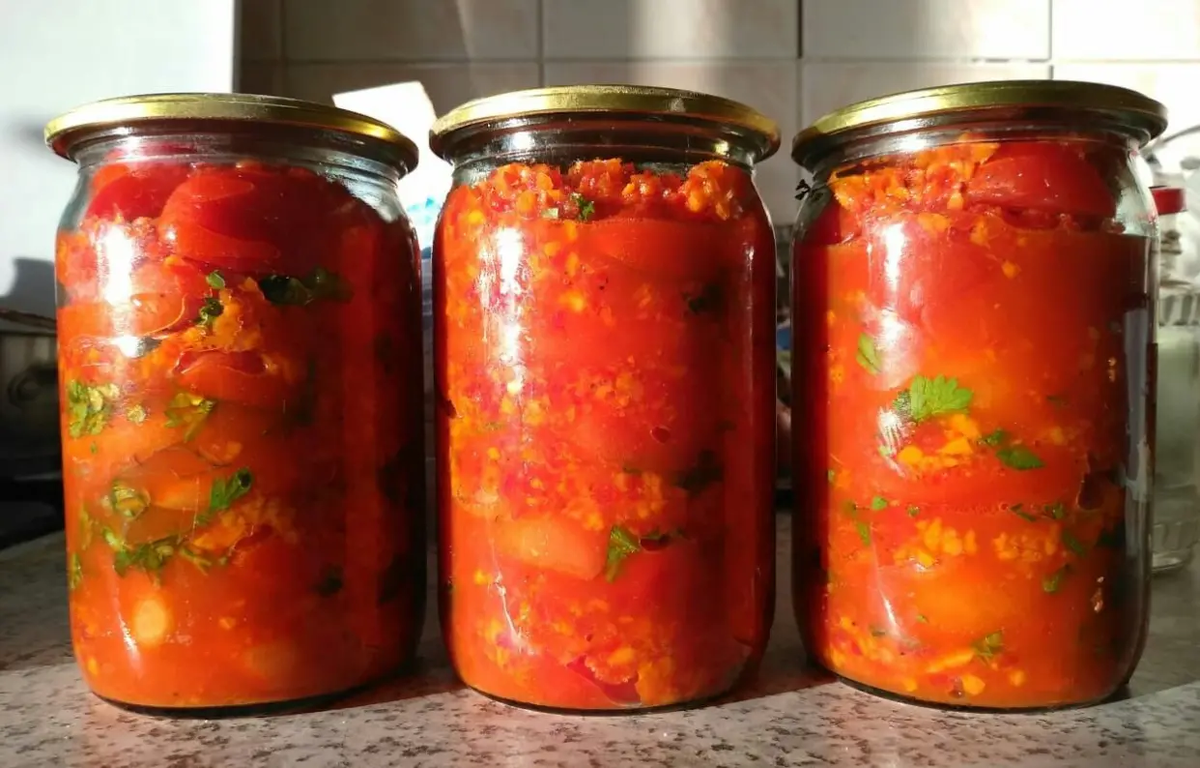 Вкусная закуска из помидоров по-болгарски на ваш стол