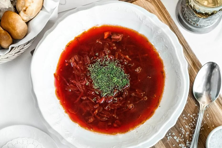 Вкусный борщ с квашеной капустой и морковью: новый рецепт от шеф-повара