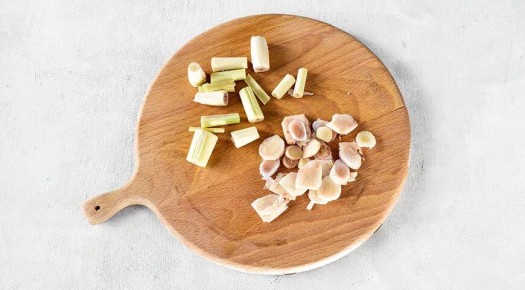 Необычные нотки том-ям: как приготовить суп с курицей шаг за шагом