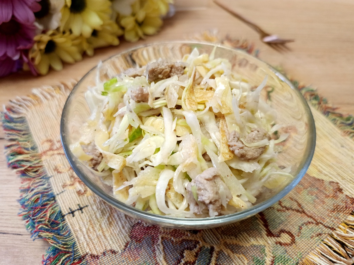 Салат с капустой и мясом: идеальный рецепт для зимнего стола