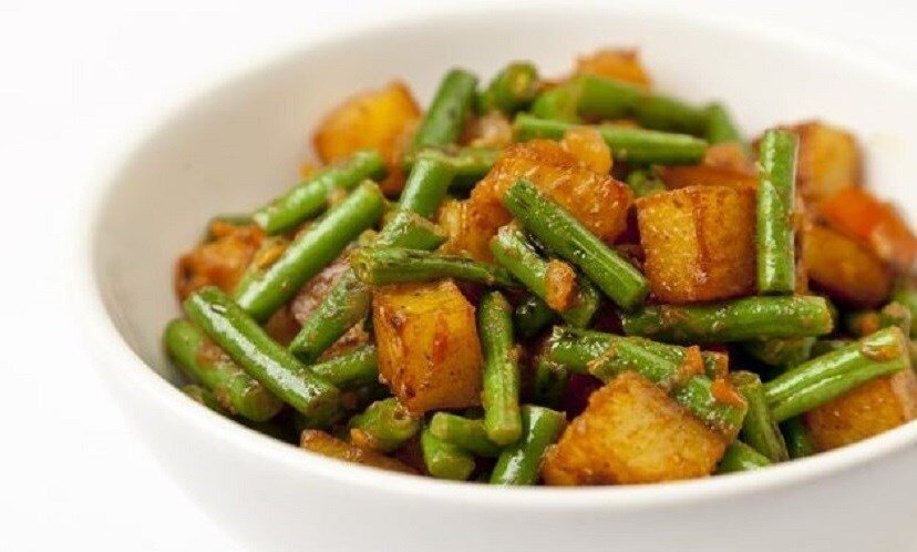 Нежное карри с картофелем и стручковой фасолью: быстро и вкусно