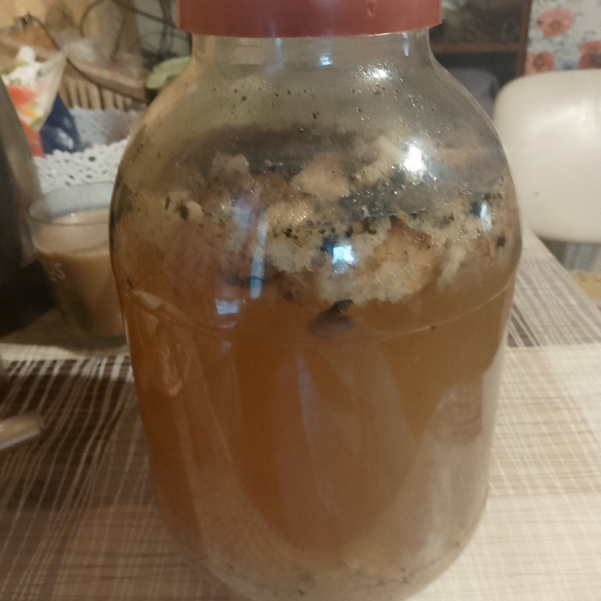 Окрошка с разными колбасами: как сделать её особенной