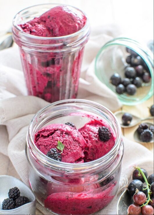 Летний десерт: ягодное мороженое без сахара