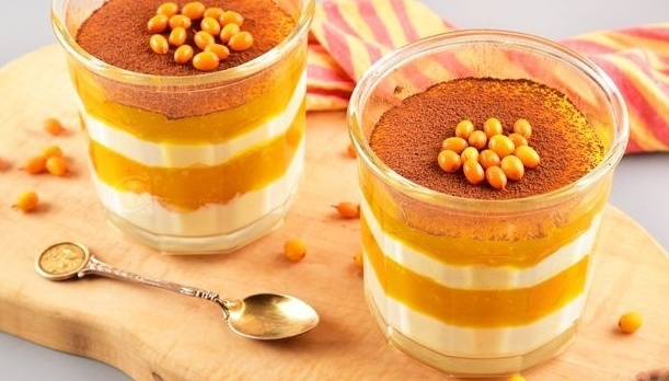 Удивительный десерт с творогом и облепихой: аромат и вкус в каждом слое