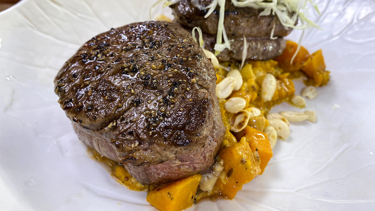 Филе миньон с пряной тыквой: ресторанный опыт на вашей кухне