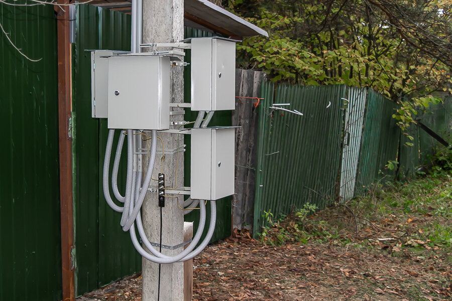 Соседская теплица, перепутанные провода и неожиданные счета за свет