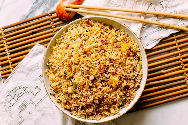 Неповторимый сычуаньский жареный рис: рецепт с хрустящей корочкой