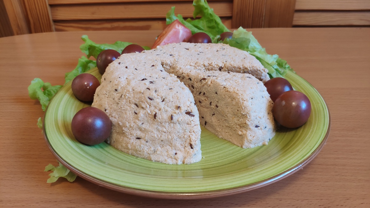 Ароматный сыр из ряженки и топленого молока: простота и вкус в одном блюде