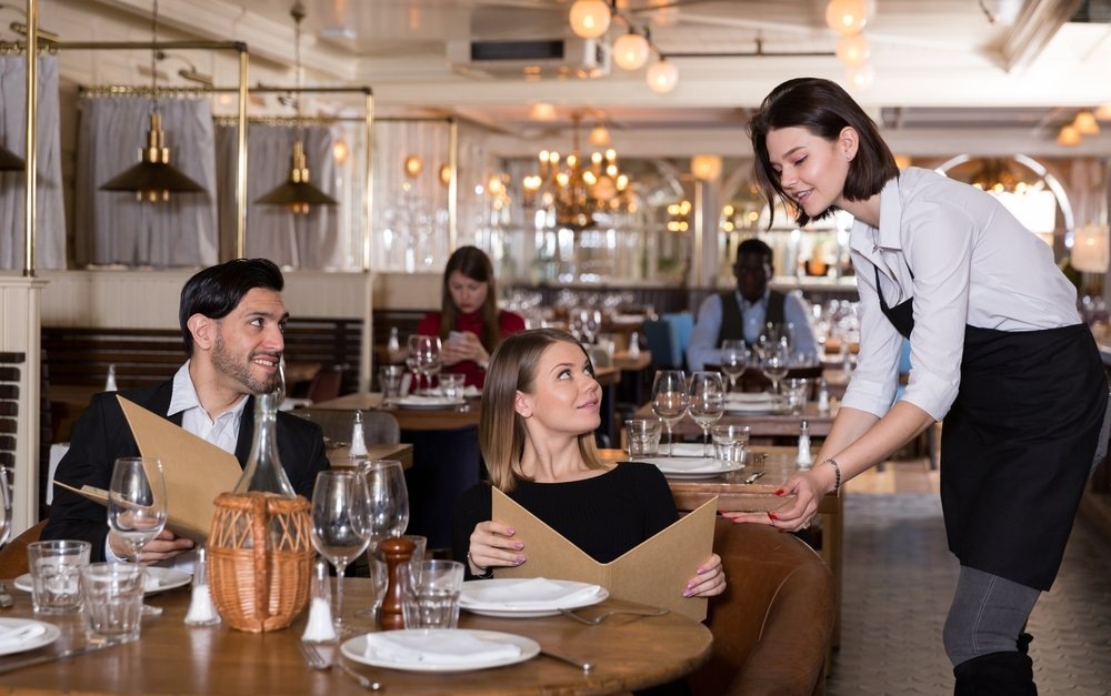 На Невском проспекте растет число магазинов сладостей и сувениров