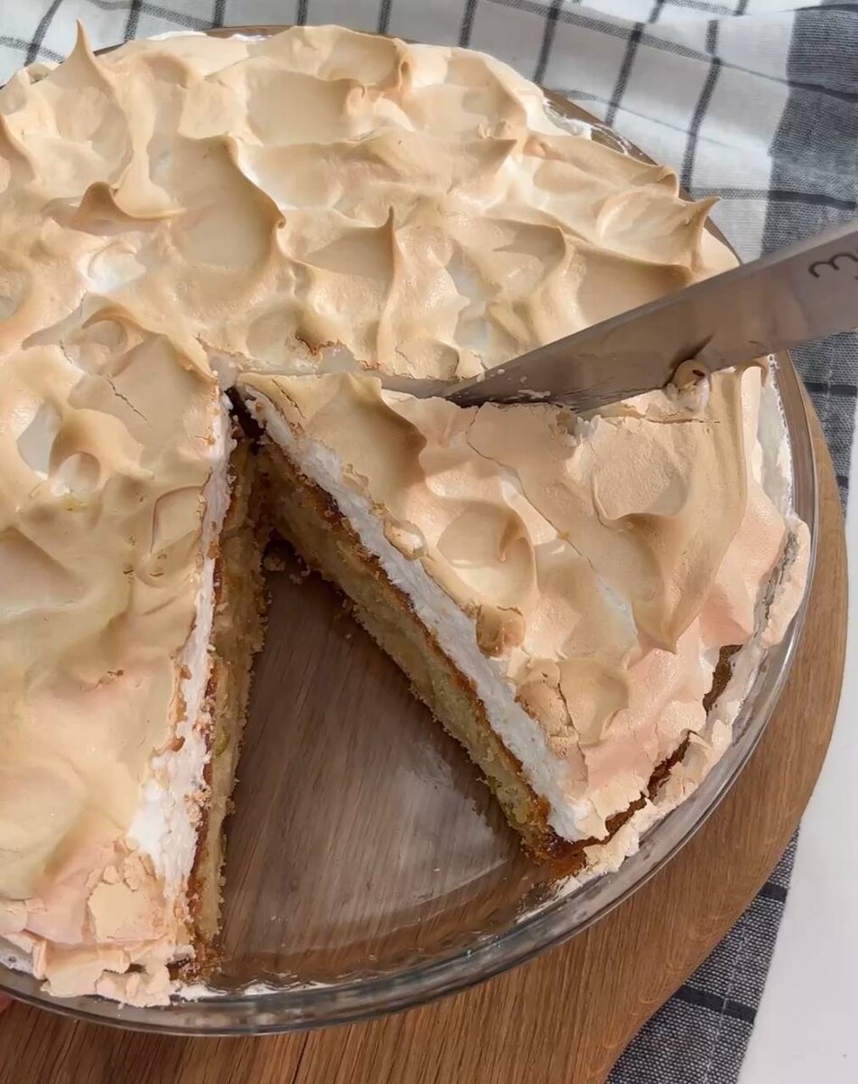 Как приготовить идеальную шарлотку с меренгой: пошаговый рецепт