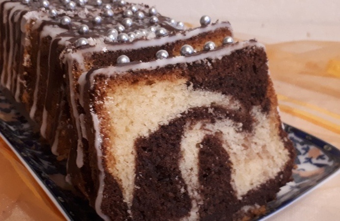 Нежный и красивый мраморный кекс