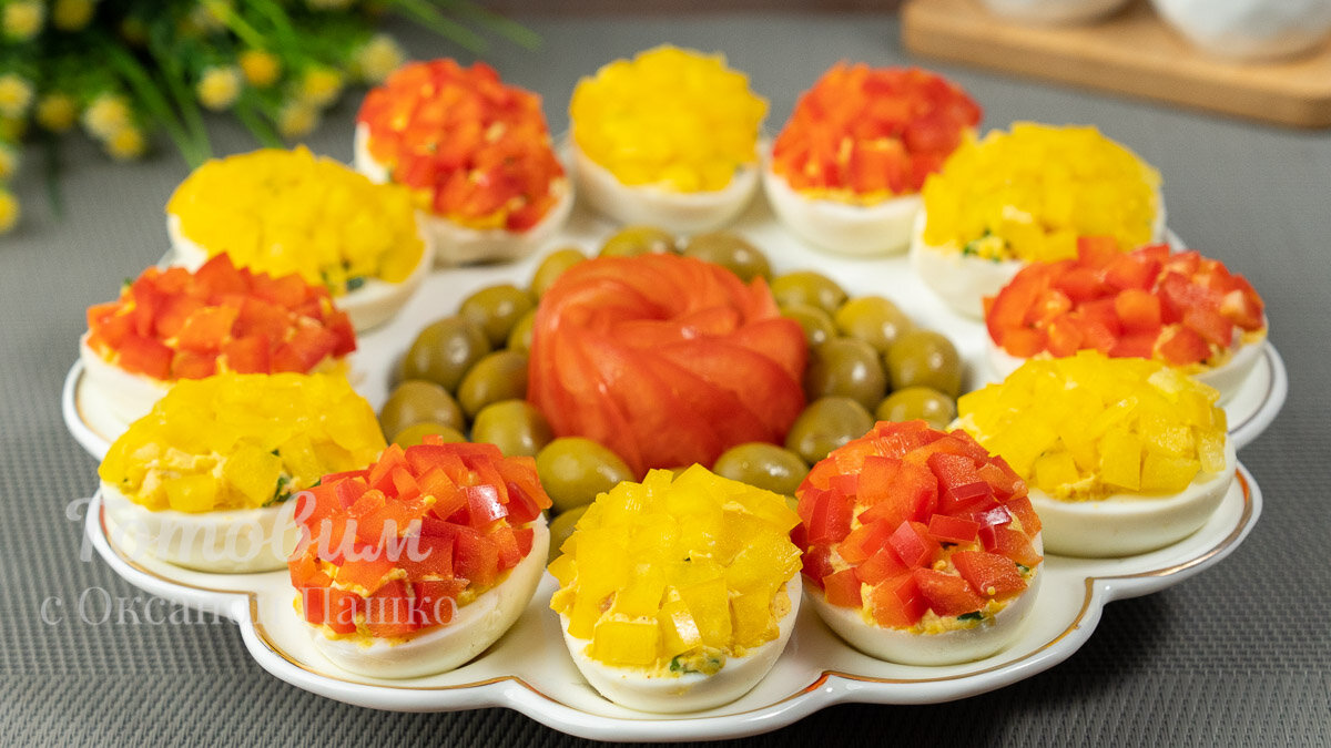 Невероятные фаршированные яйца: праздничная закуска, которая удивляет