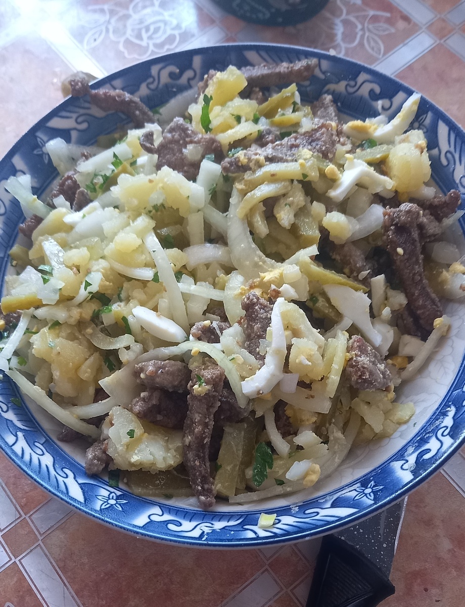 Как полюбить печень: удивительный салат из свиной печени