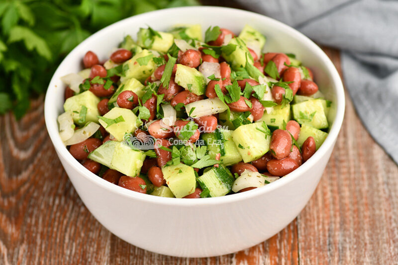 Легкий салат с фасолью: два рецепта за 10 минут