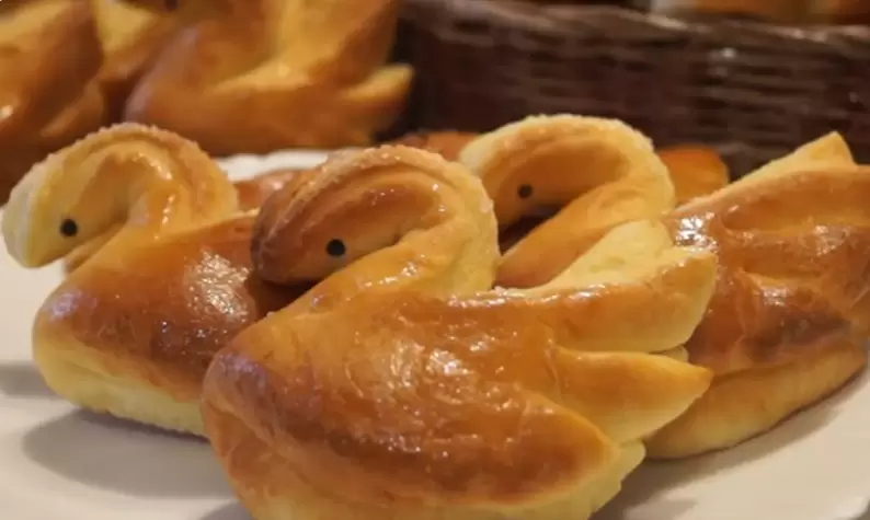 Нежные булочки "Лебеди": пасхальное лакомство, которое покоряет сердца