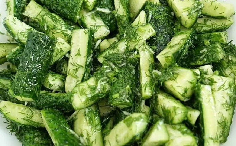 Как сделать быстрые маринованные огурцы за 15 минут