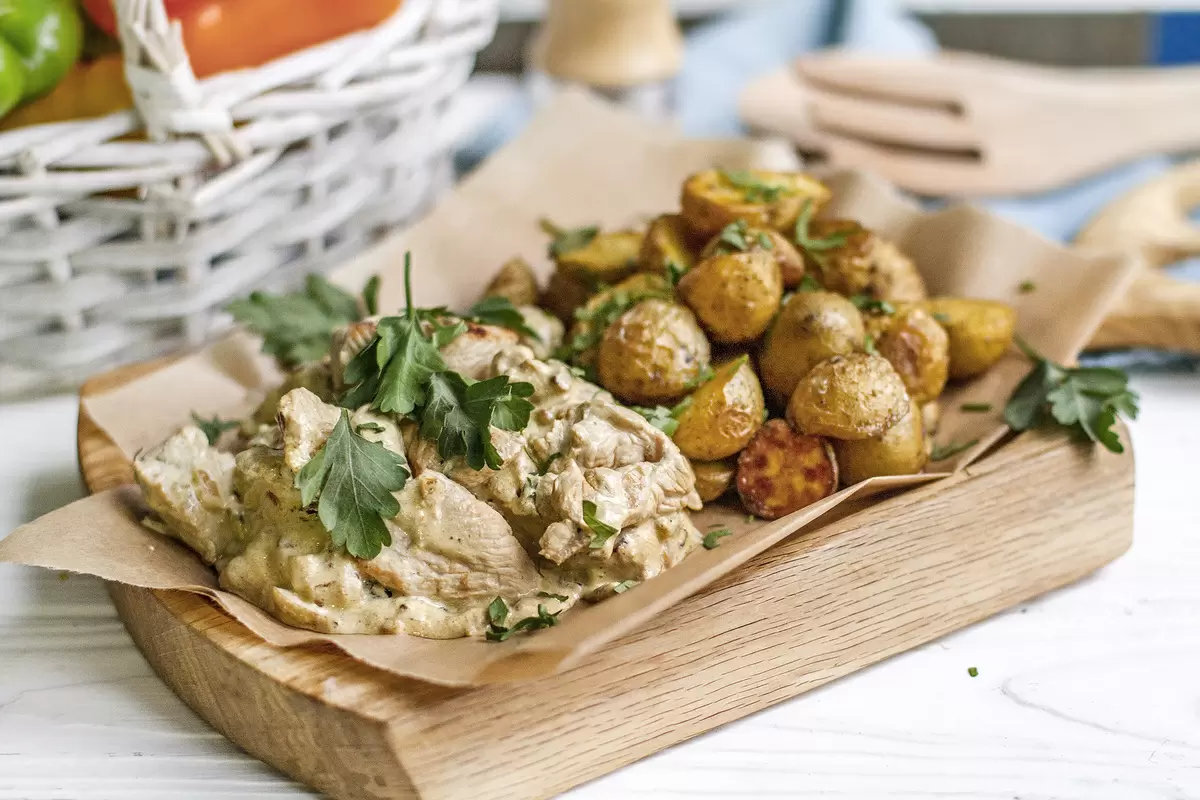 Сливочный шедевр: куриное филе по-французски с ароматным бэби-картофелем