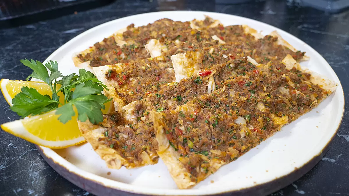 Лахмаджун: Турецкие лепешки с изысканной начинкой