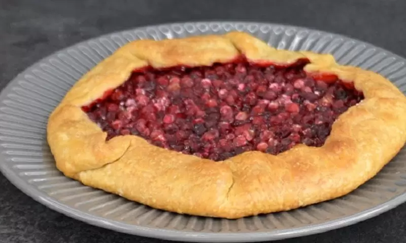 Галета с ягодами: быстрое лакомство, которое удивит каждого