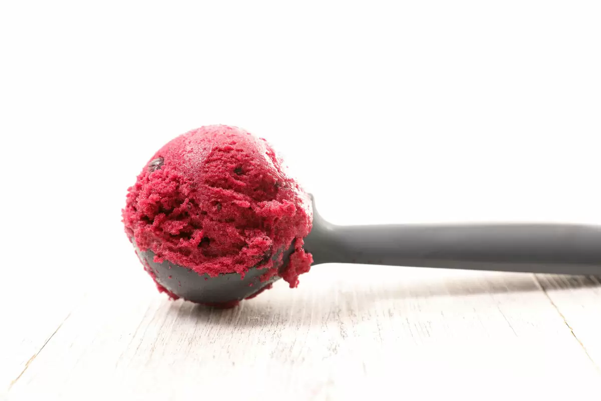 Летние наслаждения: как мороженое делает блюда незабываемыми