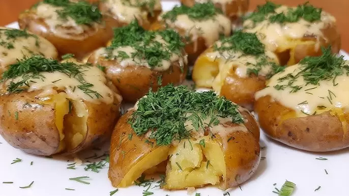 Как быстро и вкусно приготовить картофель в мундире: секреты шеф-повара
