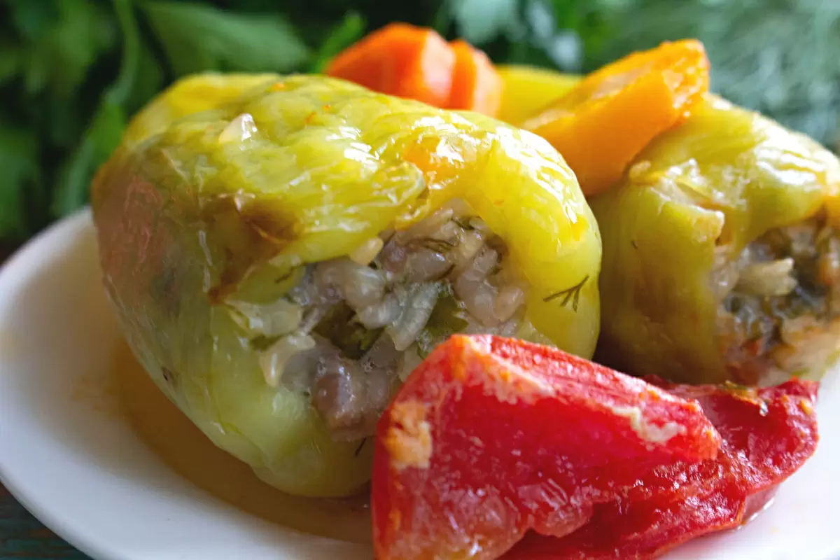 Фаршированные перцы с куриным мясом: простой способ готовки в духовке