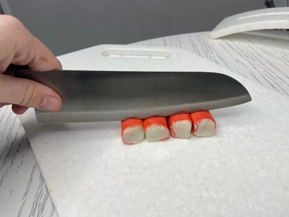 Простой и оригинальный салат с крабовыми палочками, который обязательно порадует