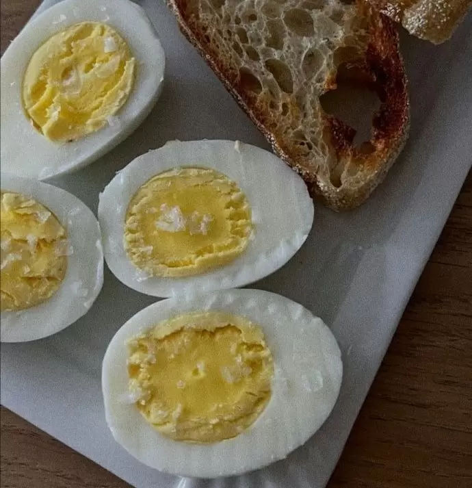 Как вернуть волосам силу: пять продуктов, которые помогут при выпадении