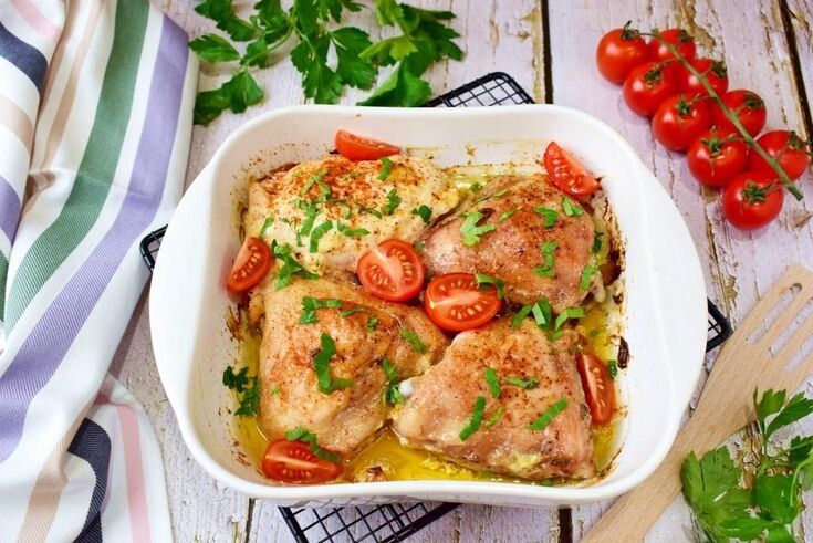 Куриные бедра с чесноком и травами: просто, но очень вкусно