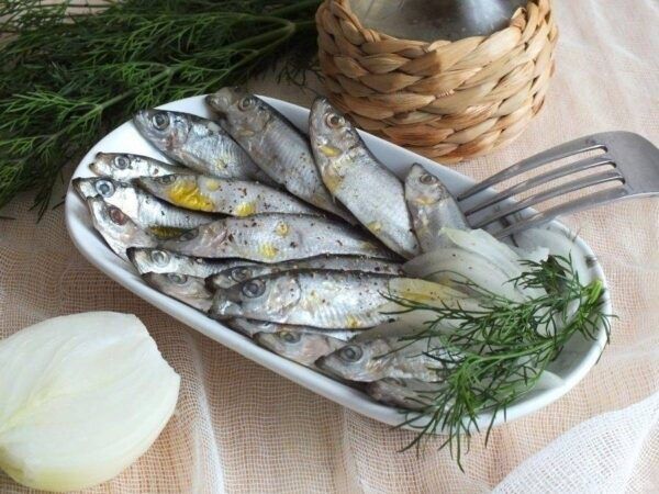 Солёная килька: как сделать идеальную закуску самостоятельно