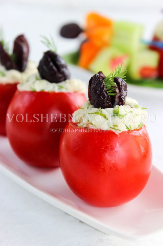 Фаршированные помидоры с сыром и чесноком: простота, которая впечатляет