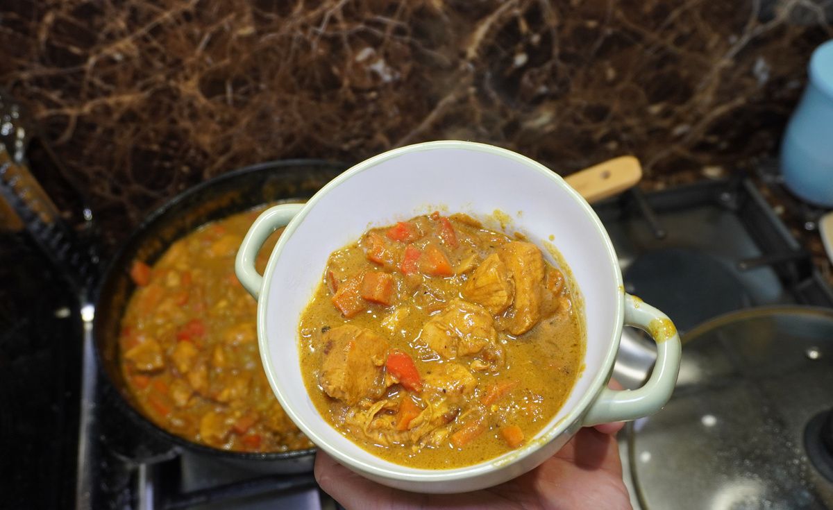 Быстро и ароматно: карри с курицей и овощами, которое легко повторить дома